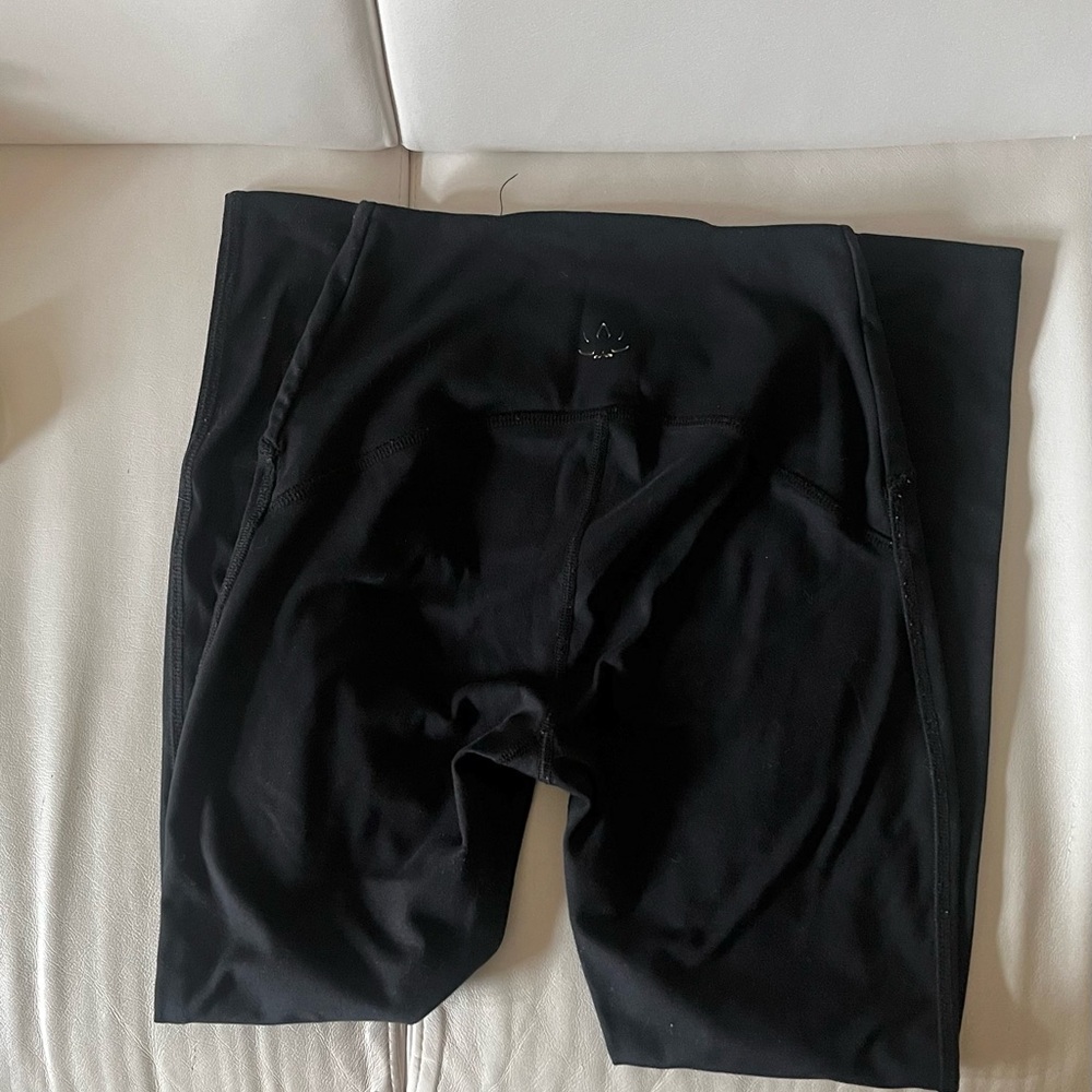Beyond Yoga POWERBEYOND™ Strive High Waisted Midi Leggings